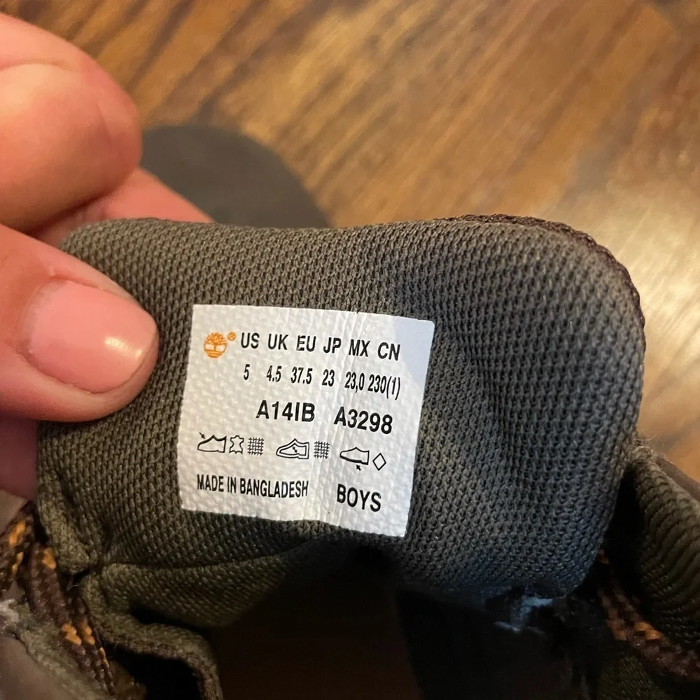 Timberland waterproof hiking boots boys size 5